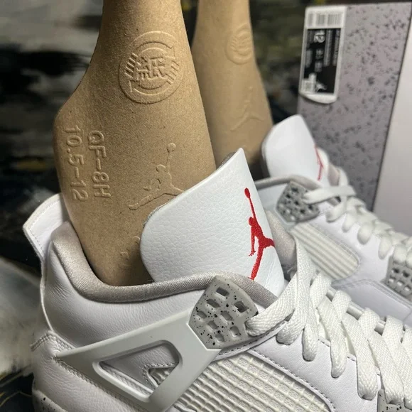 NIKE || AIR JORDAN RETRO 4 || WHITE OREO SZ 12 - Picture 10 of 10